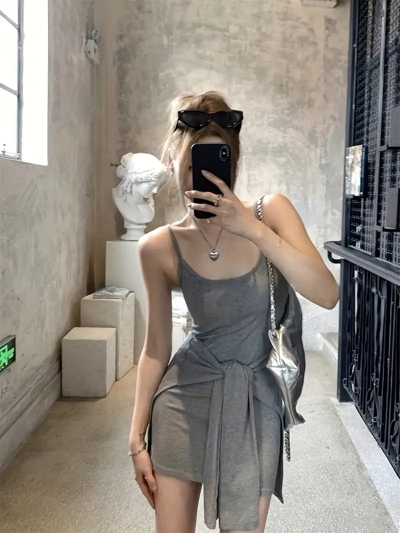 Chic Two-Tone Sleeveless Dress with Tie-Waist Detail - Polyester, Solid Color, Perfect for Summer, Adult Fashion, Casual Attire|Tied Waist Dress|Polyester Dress
