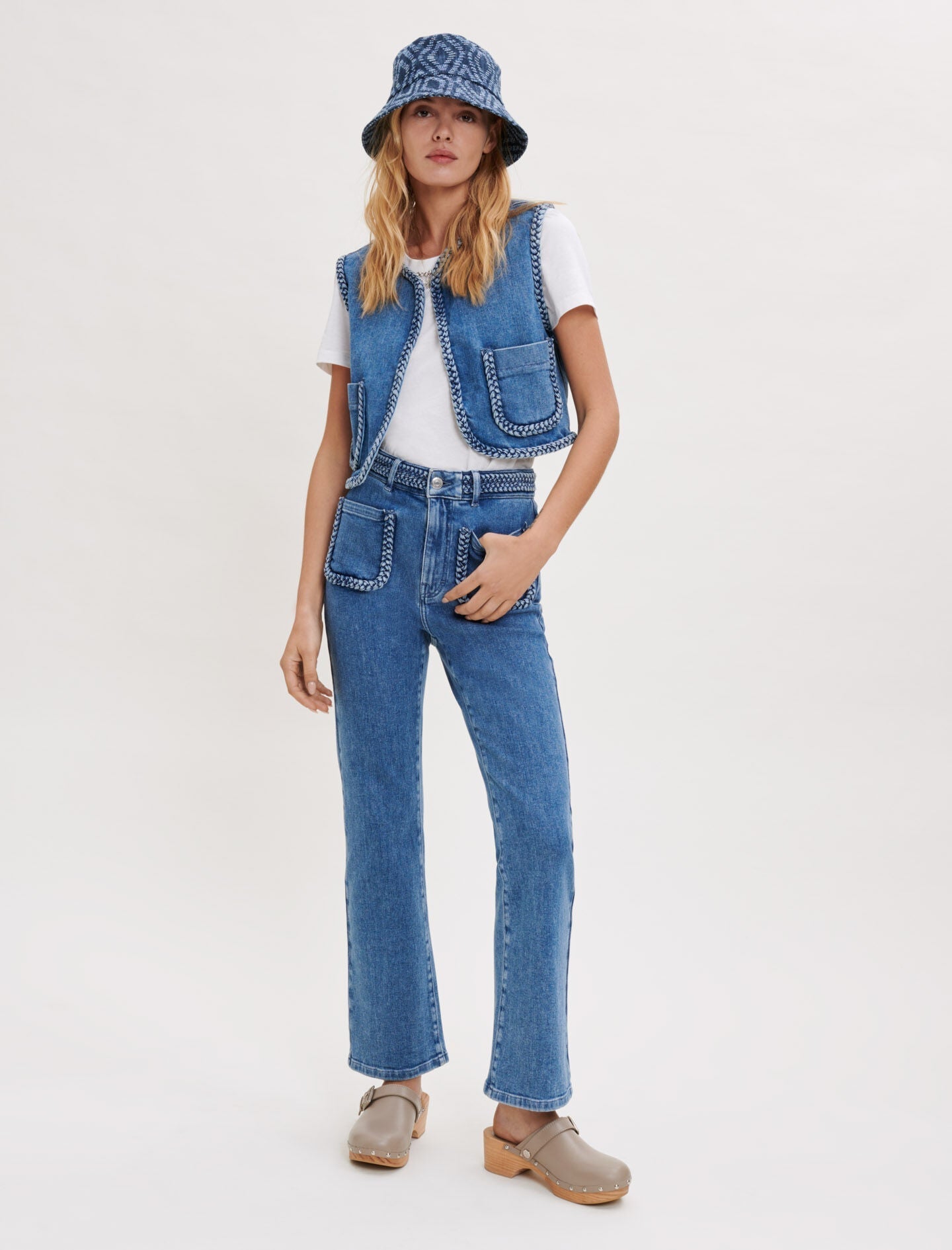 SLEEVELESS DENIM JACKET
