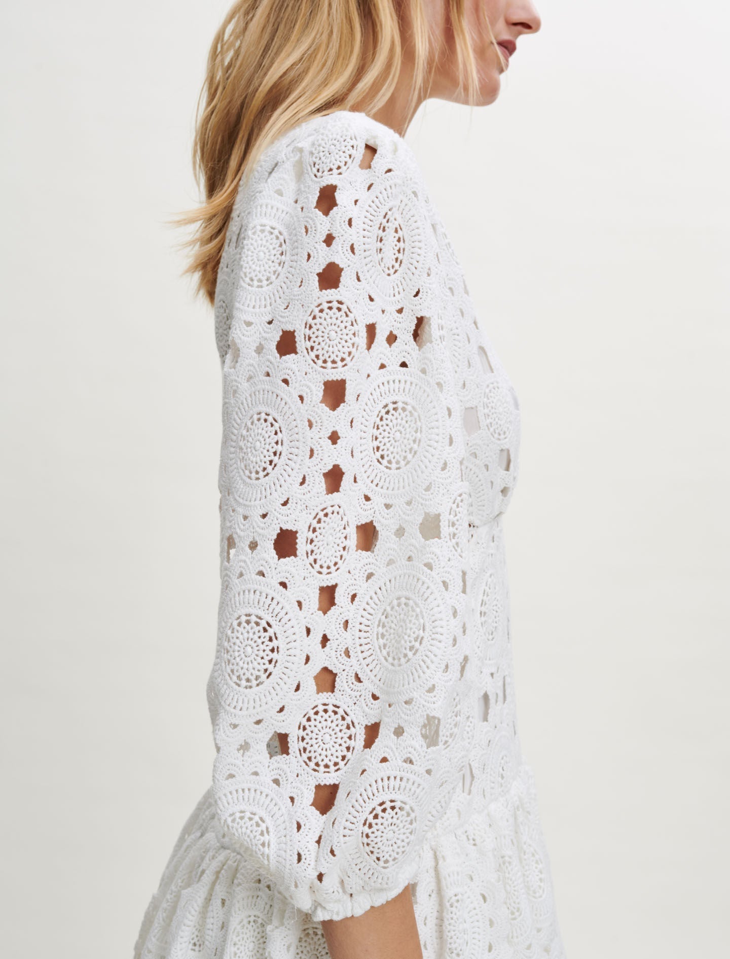 GUIPURE DRESS WITH OPENING AT THE WAIST