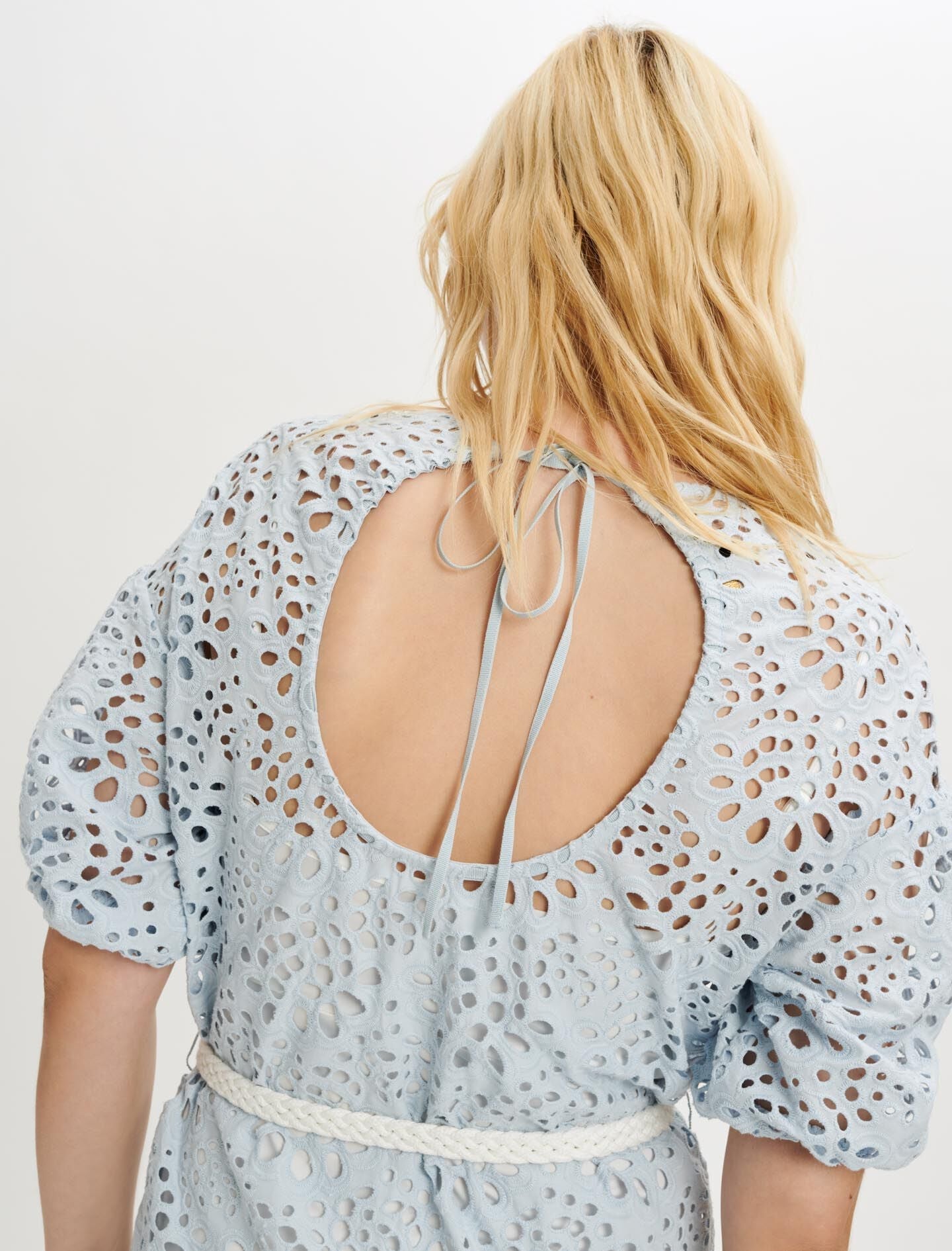 BACKLESS GUIPURE DRESS